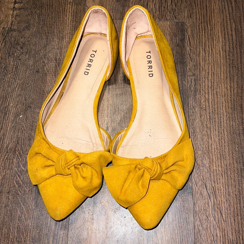 Lightly worn Torrid bow flats, yellow, size 8